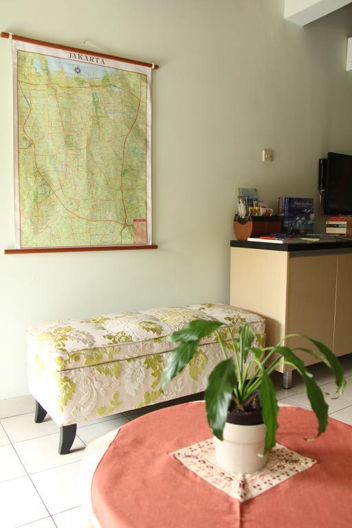 Bed And Breakfast Tomang Jakarta Kültér fotó